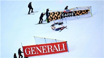 Der Brite Calum Langmuir stürzte im Team-Event der alpinen Ski-WM, blieb aber unverletzt.