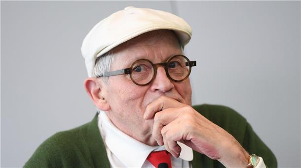 Der britische Künstler David Hockney hat rund drei Jahre an der multimedialen Schau gearbeitet.