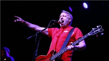 Der britische Sänger und Bassist Peter Hook hält bis heute die Rechte an der Marke „Haçienda“, die ihr 40. Jubiläum feiert.