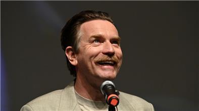 Der britische Schauspieler Ewan McGregor hat vor mehr als 25 Jahren in dem ersten Film von „Trainspotting“ mitgespielt.