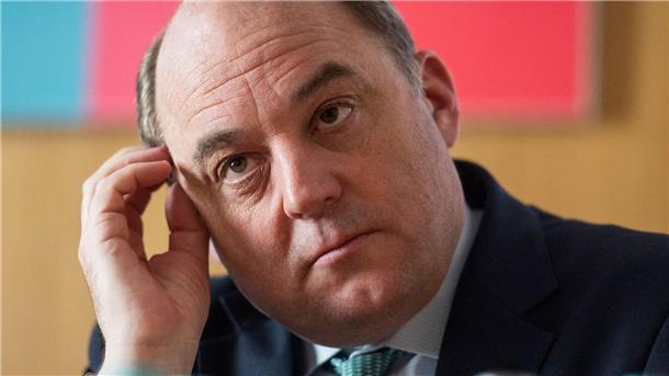 Medien: Verteidigungsminister Wallace will Posten aufgeben Der britische Verteidigungsminister Ben Wallace spricht bei einem Interview in der britischen Botschaft.