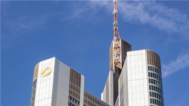 Der Bund will die Beteiligung an der Commerzbank senken. (Archivbild)