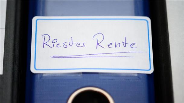 BGH kassiert Kosten-Klausel in Riester-Vertrag Der Bundesgerichtshof hat eine Klausel über mögliche Kosten beim Riester-Vertrag für ungültig erklärt.