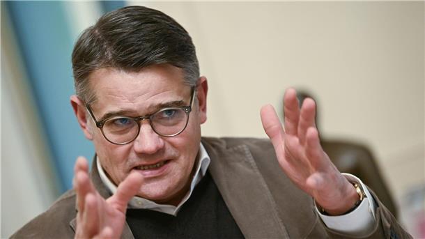 Krach in der Koalition wegen Bezahlkarte für Asylbewerber „Der Bundeskanzler muss jetzt ein Machtwort sprechen für einen realpolitischen Kurs der Ampel bei der Migration“, sagt Hessens Ministerpräsident Boris Rhein.