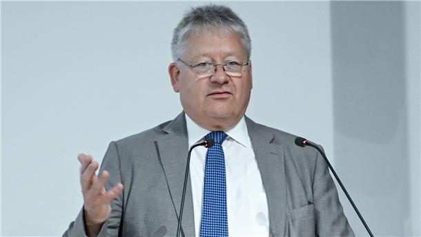 Der Bundesnachrichtendienst sieht zunehmende hybride Angriffe Russlands auf Deutschland und die Nato. Präsident Wladimir Putin wolle auch die Bündnisbereitschaft in der Nato testen, glaubt der BND.