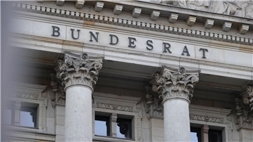 Der Bundesrat machte den Weg frei für eine Steuerentlastung und die Absicherung des Deutschlandtickets. (Archivbild)