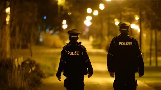 Der Bundestag will an diesem Mittwoch (21. April) Neuregelungen für die Notbremse beschließen – unter anderem soll die Ausgangssperre verkürzt werden.