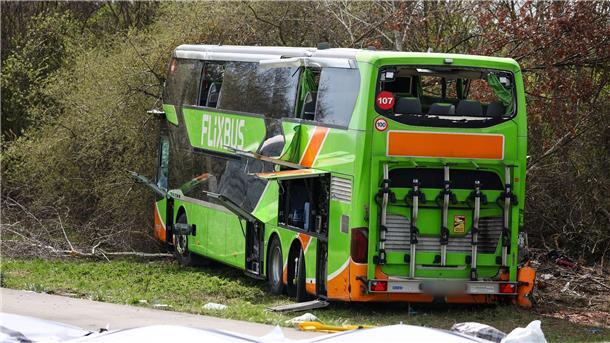 Der Bus mit mehr als 50 Passagieren und zwei Fahrern war auf dem Weg von Berlin nach Zürich verunglückt.