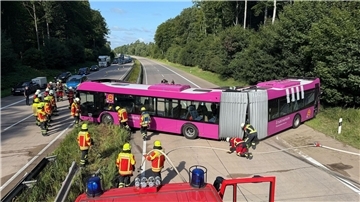 Der Bus war im Ersatzverkehr für die gesperrte Bahnstrecke zwischen Hamburg und Berlin unterwegs.
