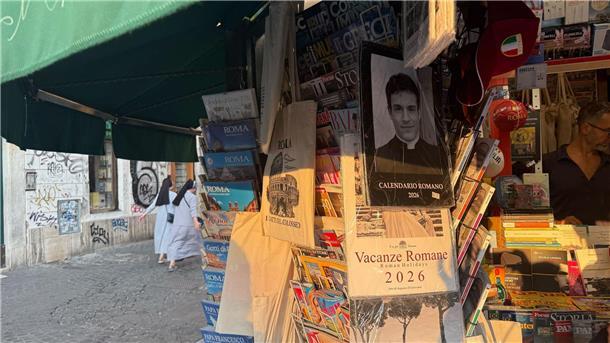 Bizeps, Tattoo und Soutane: Moderne Gesichter der Kirche Der „Calendario Romano“, bekannt als der Kalender der schönen Priester, ist auch ein beliebtes Mitbringsel aus Italien.