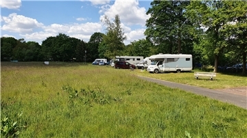 Der Campingplatz am Silbersee in Wehdel ist wieder geöffnet .Der See bleibt im Zuge von Corona allerdings bis zum 16. Juli geschlossen. Davon sind die Besucher wenig begeistert.