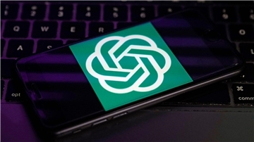 Der ChatGPT-Entwickler OpenAI ist permanent auf der Suche nach mehr Rechenleistung. (Symbolbild)