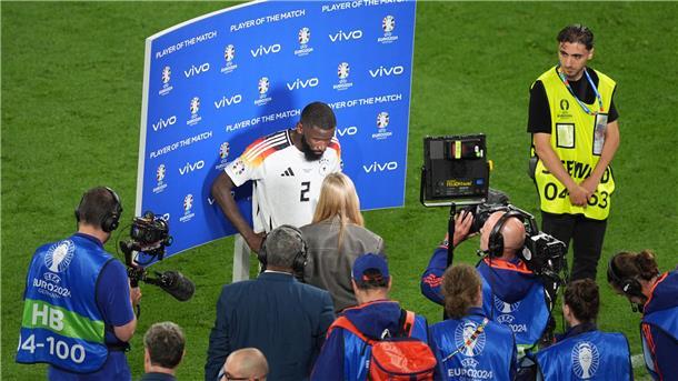 Der chinesische Handy-Hersteller Vivo präsentiert den Spieler des Spiels - in diesem Fall den deutschen Nationalspieler Antonio Rüdiger. 
