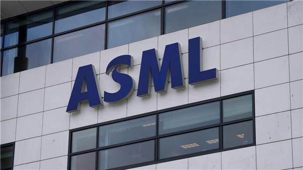 ASML investiert Milliarden in Europas KI-Hoffnung Mistral Der Chiphersteller ASML beteiligt sich an Europas KI-Hoffnung Mistral aus Frankreich