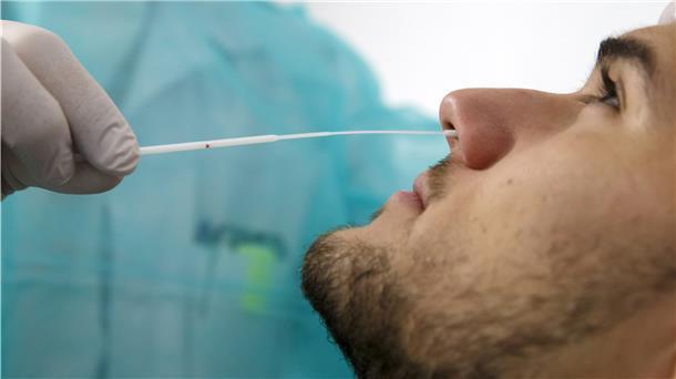 Der Cuxhavener Mikrobiologe Dr. Egon Vielitz würde es begrüßen, wenn alle Menschen geimpft würden.