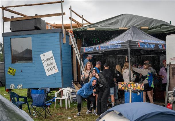 Deichbrand: Das sind die abgefahrensten Wohnwagen und Zelte auf dem Campingplatz Der Dance-Floor-Bauwagen