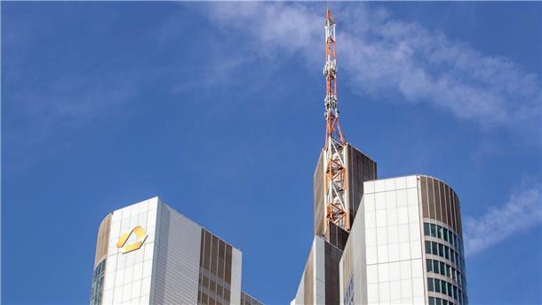 Commerzbank bekräftigt in Übernahmekampf Rekordziel Der Dax-Konzern sieht sich für das Gesamtjahr 2024 unvermindert auf Kurs zu einem Rekordgewinn (Archivbild)