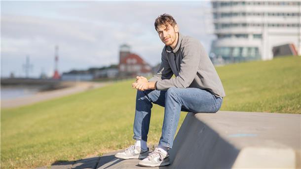 Jannis von Seckendorff hat den Rhein gegen die Weser getauscht Der Deich gehört zu den Lieblingsplätzen von Jannis von Seckendorff, Neuzugang der Eisbären Bremerhaven.