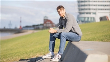 Der Deich gehört zu den Lieblingsplätzen von Jannis von Seckendorff, Neuzugang der Eisbären Bremerhaven. 