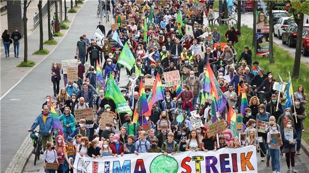 Zehntausende bei Klimastreik von Fridays For Future Der Demonstrationszug von Fridays for Future in Kiel.