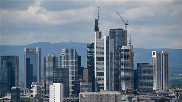 Arbeitgeber dämpfen Erwartungen vor Tarifrunde für Banken Der Deutsche Bankangestelltenverband (DBV) will eine Erhöhung um 16 Prozent oder mindestens 600 Euro brutto monatlich durchsetzen.