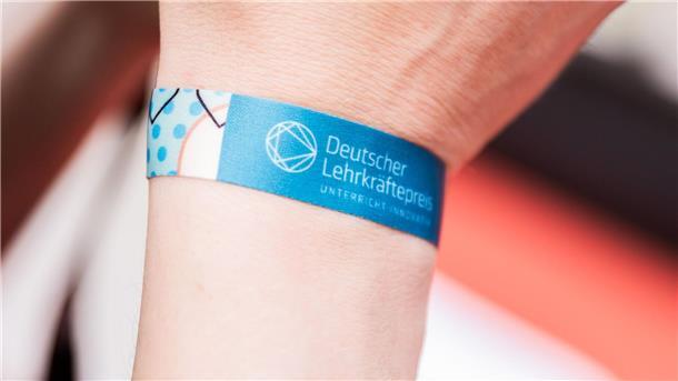 Der Deutsche Lehrkräftepreis wird regelmäßig an Schulleitungen und Lehrkräfte verliehen.