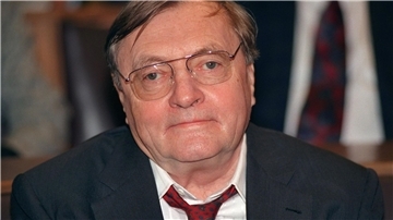 Der deutsche Publizist und Herausgeber des Hamburger Nachrichtenmagazins „Der Spiegel“, Rudolf Augstein gilt als streitbarer Geist.