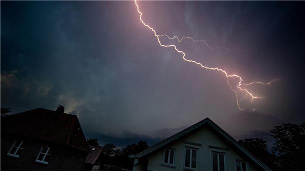 Unwetter im Norden führen zu zahlreichen Einsätzen Der Deutsche Wetterdienst (DWD) rechnet mit Gewittern im Norden.