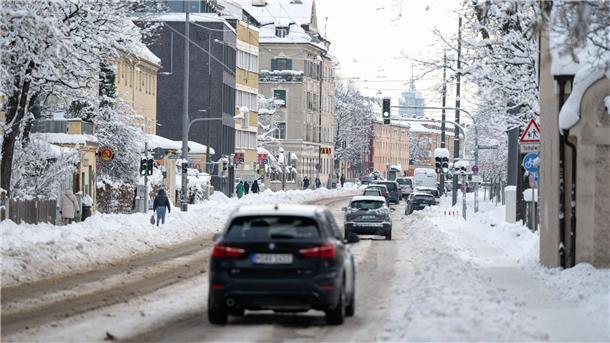 Der Deutsche Wetterdienst warnt in den kommenden Tagen vielerorts weiter vor Glatteis.