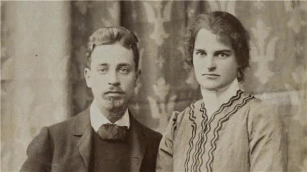 Der Dichter Rainer Maria Rilke und die Bildhauerin Clara Westhoff haben sich in der Künstlerkolonie Worpswede bei den gemeinsamen Freunden um Paula Becker-Modersohn kennen- und lieben gelernt.