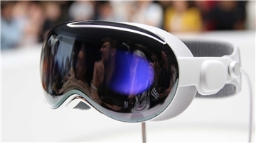 Der Digitalverband Bitkom erwartet, dass die Computerbrille Apple Vision Pro die Nutzung des Metaverse in Unternehmen vorantreibt (Archivbild).