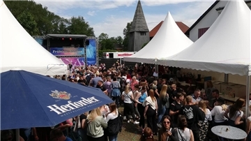 Überblick auf eine DJ-Area beim Frühtanz in Steinau