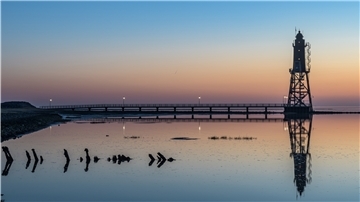 Der Dorumer Leuchtturm, fotografiert von Stefan Wyrwa: Auch Fotos aus dem Umland schmücken #feelBREMERHAVEN.