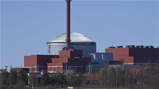 Neuer Atomreaktor in Finnland nimmt Stromproduktion auf Der dritte Reaktor im Atomkraftwerk Olkiluoto an der finnischen Westküste wurde von dem deutsch-französischen Konsortium Areva-Siemens errichtet und hätte ursprünglich bereits 2009 ans Netz gehen sollen.