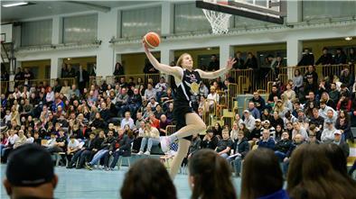 Der Dunking-Contest reizt Überflieger, beim Supercup in der Kolbhalle ihr Bestes zu geben.