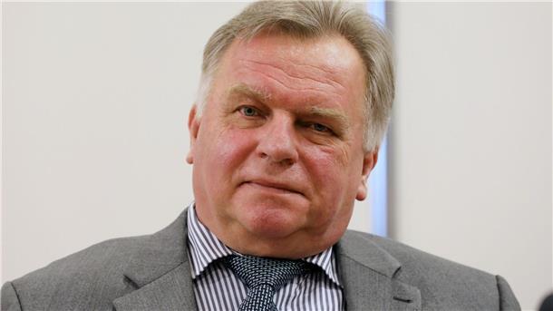 Der ehemalige Bundesverkehrsminister Günther Krause muss sich vor Gericht verantworten.