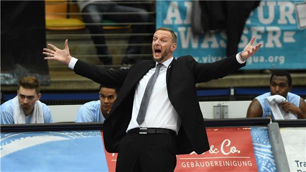 Der ehemalige Headcoach und Geschäftsführer der Eisbären Bremerhaven, Arne Woltmann, hat als Assistenztrainer beim Basketball-Erstligisten Rasta Vechta angeheuert.