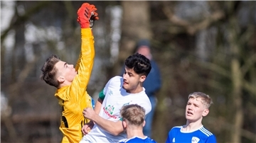 Der ehemalige JFV-Bremerhaven-Keeper Gavin Michaelis (links) hat sich dem FC Hagen/Uthlede angeschlossen.