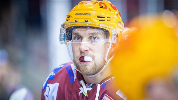Der ehemalige Pinguins-Youngster Luca Gläser feiert mit Weiden den Oberliga-Titel und Aufstieg in die DEL2.
