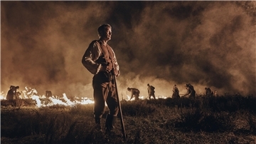 Der ehemalige Soldat Ludvig Kahlen (Mads Mikkelsen) will in „King’s Land“ die wilde Heide von Jütland bezwingen.