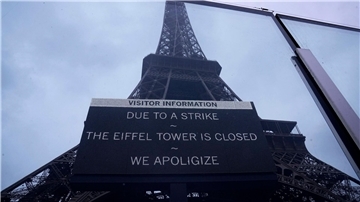 Der Eiffelturm ist eine der beliebtesten Sehenswürdigkeiten Frankreichs.