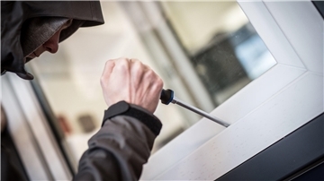 Polizei bittet um Zeugenhinweise nach Einbruchsversuch Der Einbruchsversuch, hier ein Symbolfoto, konnte durch die lauten Rufe eines elfjährigen Jungen und durch aufmerksame Nachbarn verhindert werden.