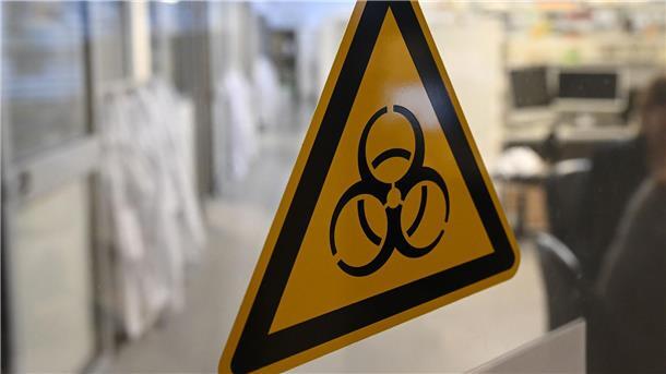Der Eingang zum Labor im Institut für Medizinische Immunologie an der Charité.