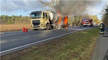 Brennender Lkw auf der B71.