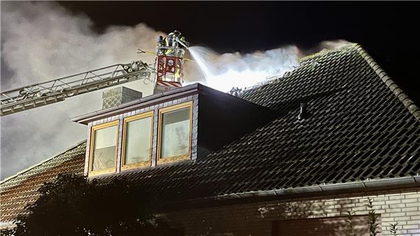 Der Einsatz war aufwendig und kräftezehrend für die Kameraden der Feuerwehr. Verletzt wurde niemand.