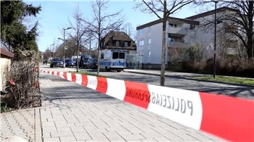 Der Einsatzort in Reutlingen ist mit einem Flatterband der Polizei abgesperrt.