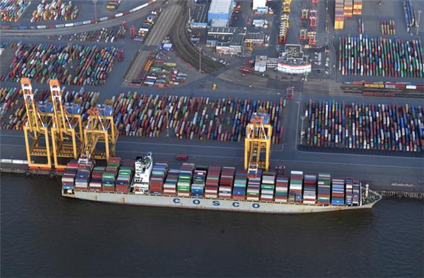 Der Einstieg der chinesischen Reederei Cosco beim Hamburger Terminal Tollerort hat jüngst hohe Wellen geschlagen. In Bremerhaven gibt es Reedereien als Partner an den Terminals schon lange. Aber das sind keine Chinesen.