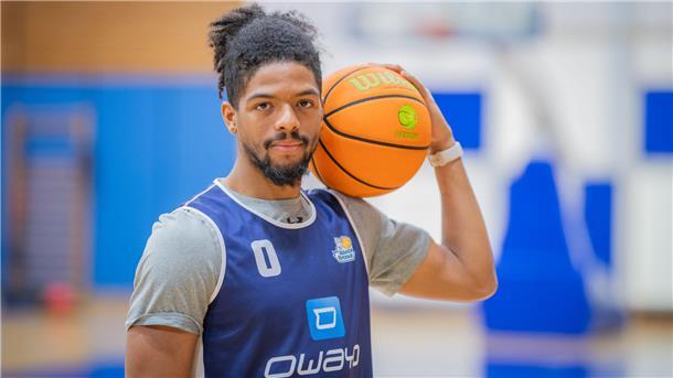 Der Eisbären-Neuzugang Aaron Cook Jr. kommt aus einer Basketball-Familie. Sein Großvater und Vater sind ebenso auf Korbjagd gegangen wie seine Mutter und Schwester.