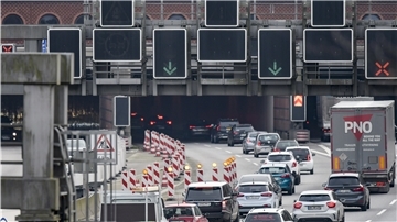 Der Elbtunnel auf der A7 ist ein neuralgischer Punkt von Nord nach Süd und andersrum.