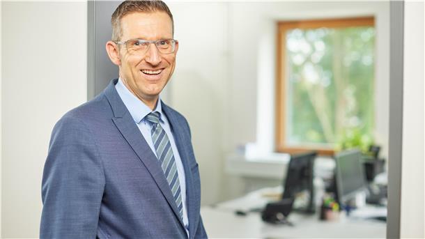 Illegale FeWos in Butjadingen: Bauaufsicht erstickt in Anträgen Der Erste Kreisrat Matthias Wenholt beruhigt die Immobilieneigentümer. Niemand müsse Angst haben, mit seinem Antrag zu spät dran zu sein.